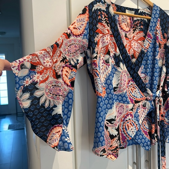 Chenault Flowy Patchwork Wrap Around Floral Blouse Bell Sleeves Size M - Picture 5 of 12